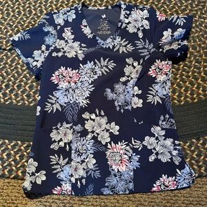 Small scrub floral top!